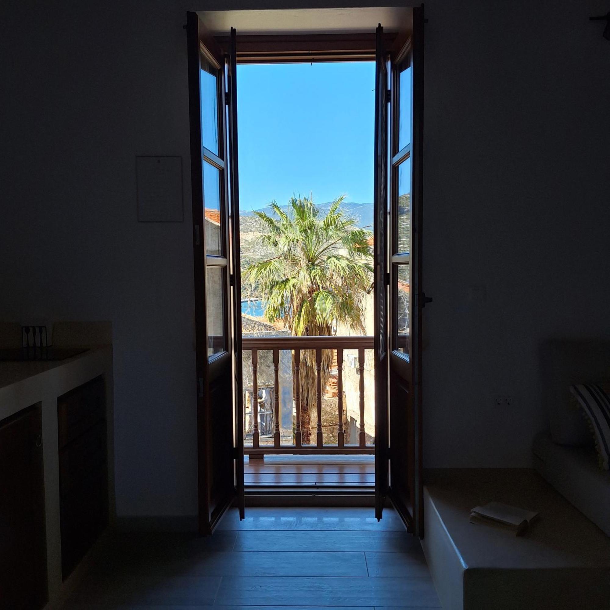 To Pefko - Mezzanines - Apartment Megisti ภายนอก รูปภาพ